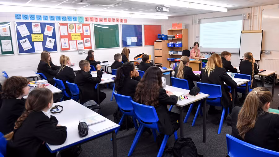 Hơn 10 nghìn trẻ em Anh bỏ học từ đầu năm 2022 đến nay.