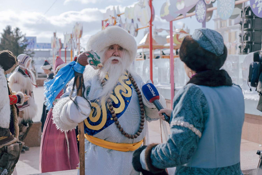 Bạch Lão, nhân vật không thể thiếu trong Sagaalgan. Ảnh: Rbth.com Bạch Lão, nhân vật không thể thiếu trong Sagaalgan. Ảnh: Rbth.com