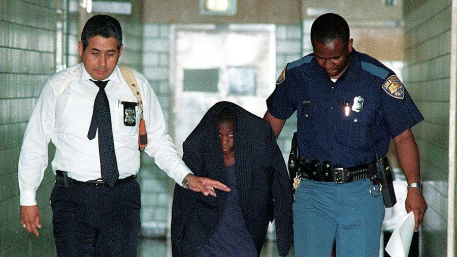 Edwin bị bắt vì tội giết người vào năm 1991, khi mới 12 tuổi. Edwin bị bắt vì tội giết người vào năm 1991, khi mới 12 tuổi.