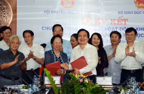 Bộ GD&ĐT ký kết chương trình phối hợp công tác với Hội Khuyến học Việt Nam