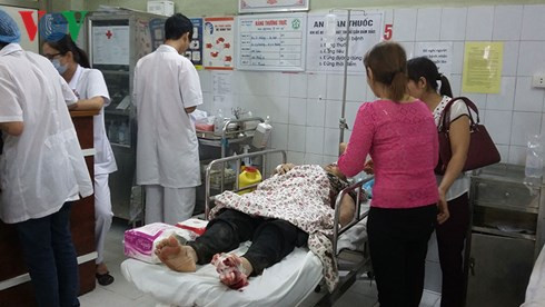 Nạn nhân của vụ sập nhà đang được cấp cứu tại BV Việt ĐứcẢnh VOV Nạn nhân của vụ sập nhà đang được cấp cứu tại BV Việt ĐứcẢnh VOV