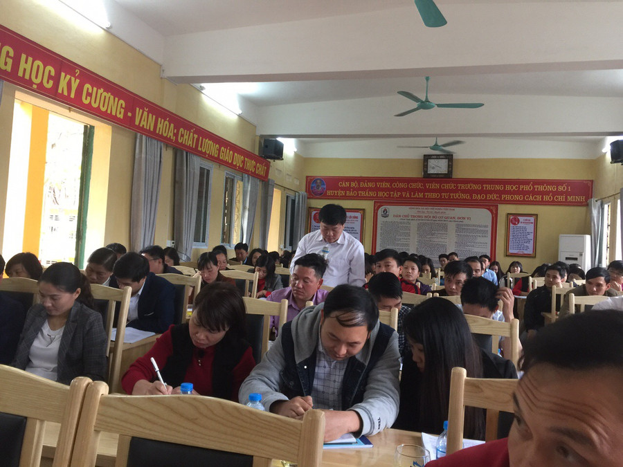 Đại biểu tham luận tại Hội thảo