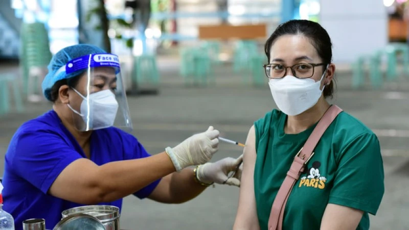 Thành phố Hồ Chí Minh được khuyến cáo nhanh chóng tiêm bổ sung mũi 3 cho nhóm có nguy cơ cao.