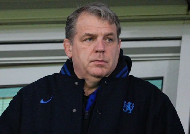 Todd Boehly thực hiện chuyến đi bí mật tới Ả Rập Xê-út nhằm bán cầu thủ cho Chelsea.