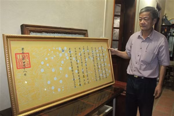 Một số sắc phong mà đền Đuổm còn giữ được.