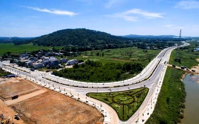 Chậm nhất ngày 1/12/2023, Ban Quản lý dự án Đường Hoàng Sa – Dốc Sỏi phải đảm bảo các điều kiện cần thiết để bàn giao mặt bằng, khởi công xây dựng công trình.