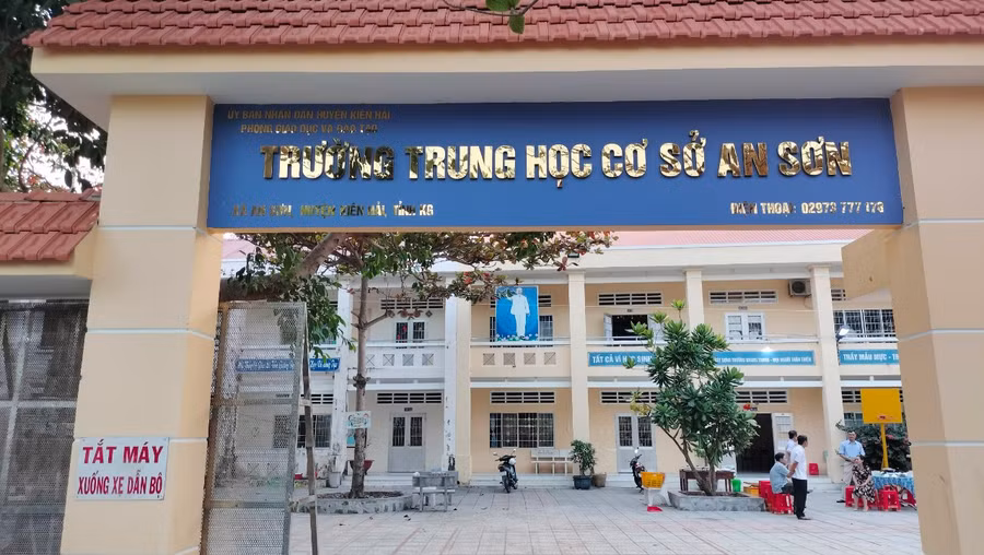 Trường THCS An Sơn được đầu tư xây dựng khang trang. Ảnh: TG