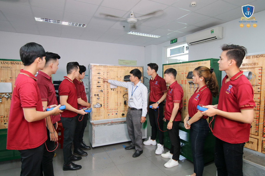 Giờ thực hành của sinh viên Trường Đại học Nguyễn Tất Thành. Ảnh: NTCC Giờ thực hành của sinh viên Trường Đại học Nguyễn Tất Thành. Ảnh: NTCC