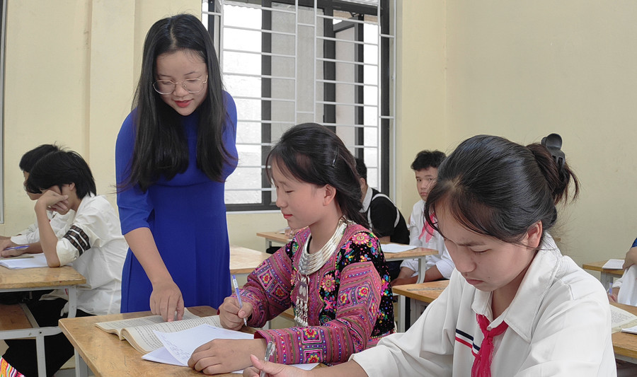 Học sinh Trường PTDTBT THCS Mường Lý trong giờ học. Học sinh Trường PTDTBT THCS Mường Lý trong giờ học.