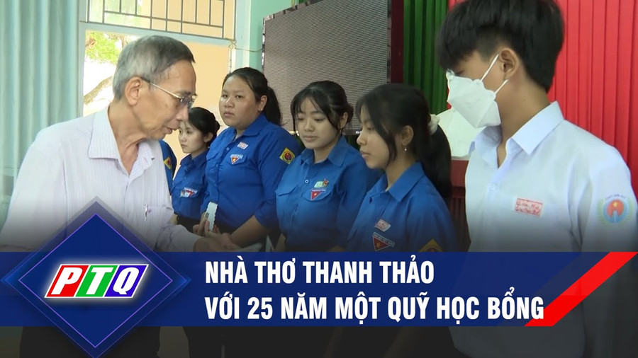 Nhà thơ Thanh Thảo và Quỹ học bổng 'Vì trẻ em Sơn Mỹ' do ông thành lập 1998. Ảnh tư liệu