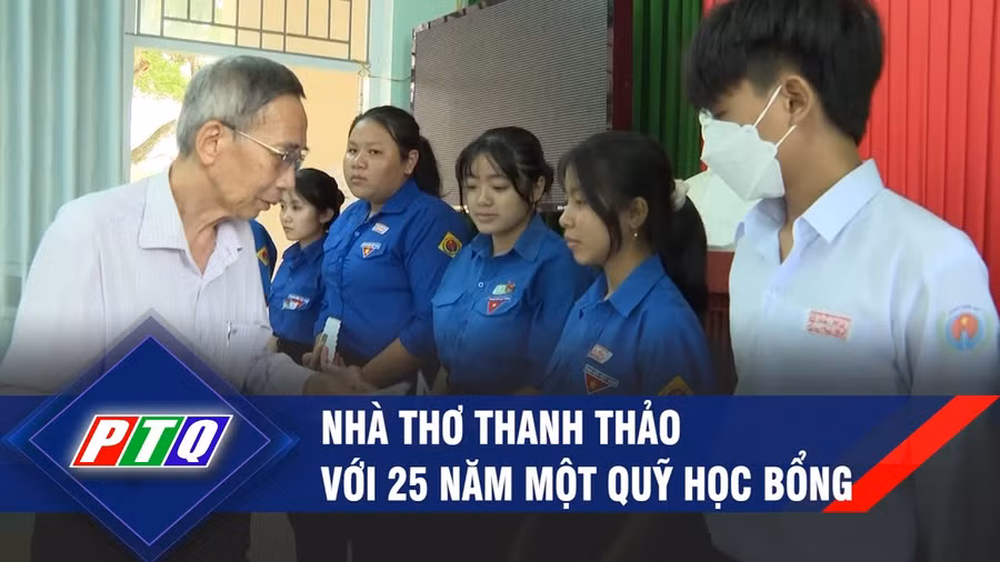 Nhà thơ Thanh Thảo và Quỹ học bổng 'Vì trẻ em Sơn Mỹ' do ông thành lập 1998. Ảnh tư liệu