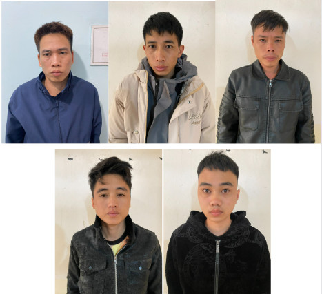Các đối tượng đánh bạc bị Công an huyện Lục Ngạn (Bắc Giang) tạm giữ, khởi tố. Các đối tượng đánh bạc bị Công an huyện Lục Ngạn (Bắc Giang) tạm giữ, khởi tố.