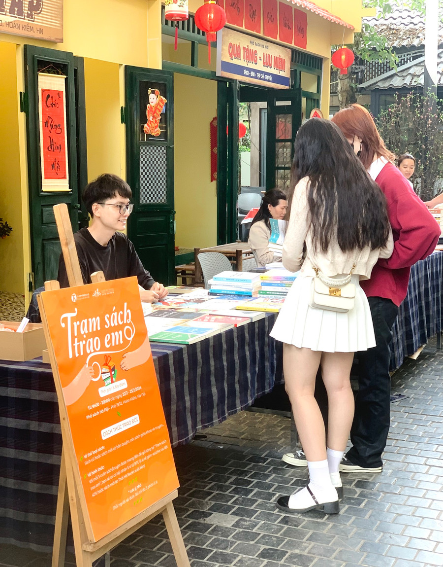 Trên 20 gian hàng chia thành các trạm chính tại phiên chợ khuyến đọc lần thứ 5.