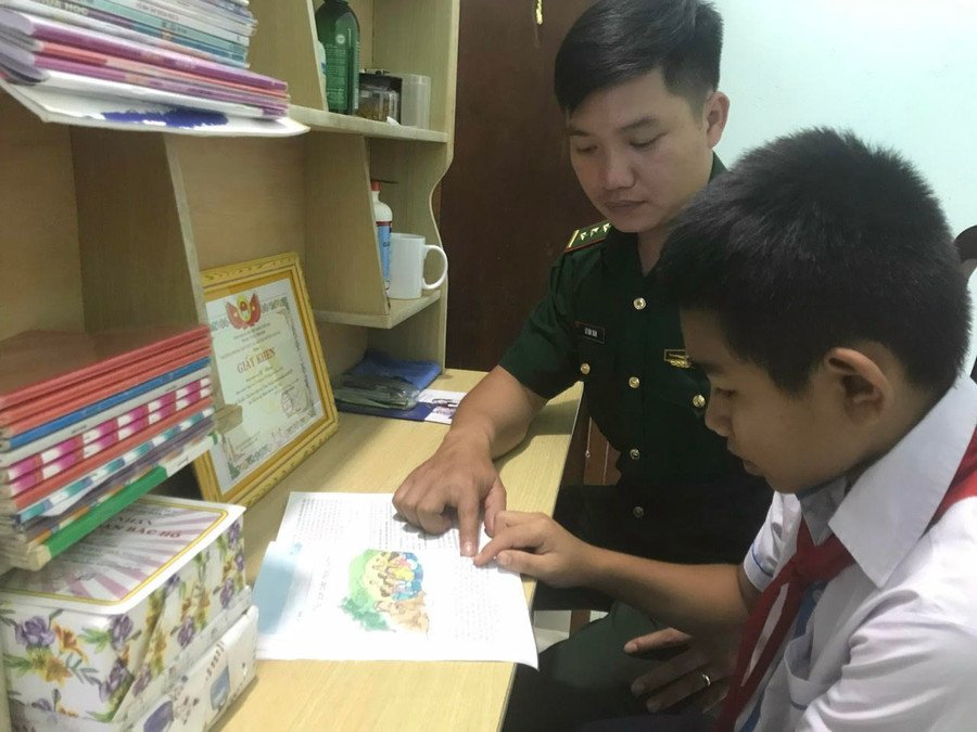 Cùng trò ôn bài. Cùng trò ôn bài.