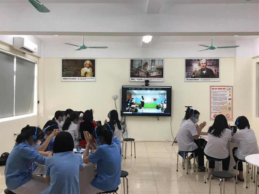 Tiết học ứng dụng CNTT tại Trường THPT chuyên Lào Cai. Tiết học ứng dụng CNTT tại Trường THPT chuyên Lào Cai.