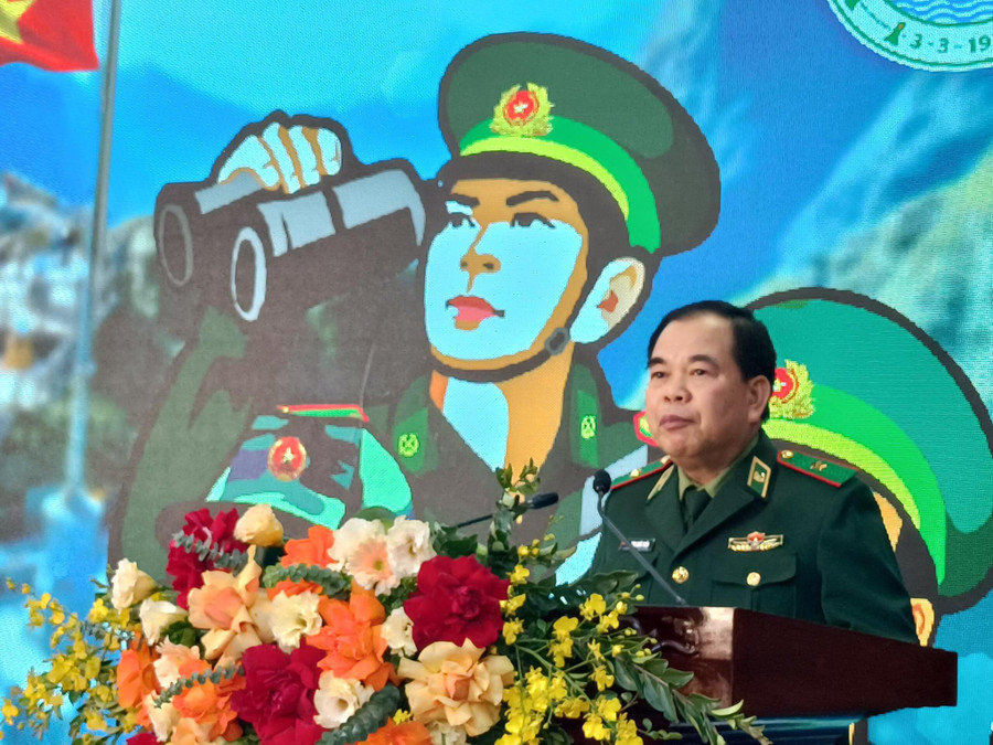 Thiếu tướng Phùng Quốc Tuấn, Phó Chính ủy Bộ đội Biên phòng phát biểu tại lễ ra mắt. Thiếu tướng Phùng Quốc Tuấn, Phó Chính ủy Bộ đội Biên phòng phát biểu tại lễ ra mắt.