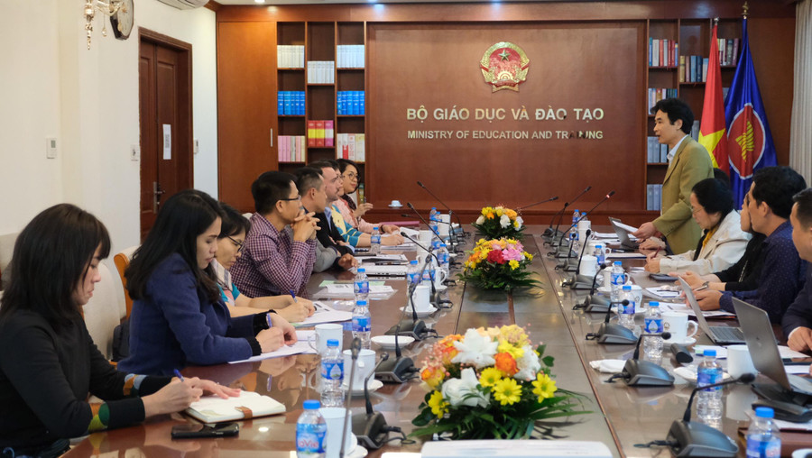 Bộ GD&amp;ĐT và Tổ chức Room to Read tại buổi làm việc.