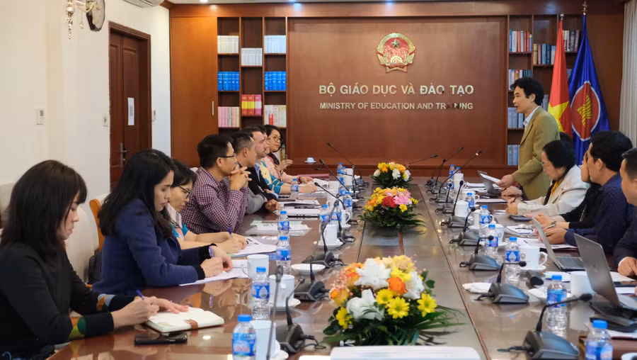 Bộ GD&amp;ĐT và Tổ chức Room to Read tại buổi làm việc.