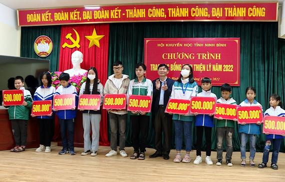 Học bổng Đinh Thiện Lý năm 2022.