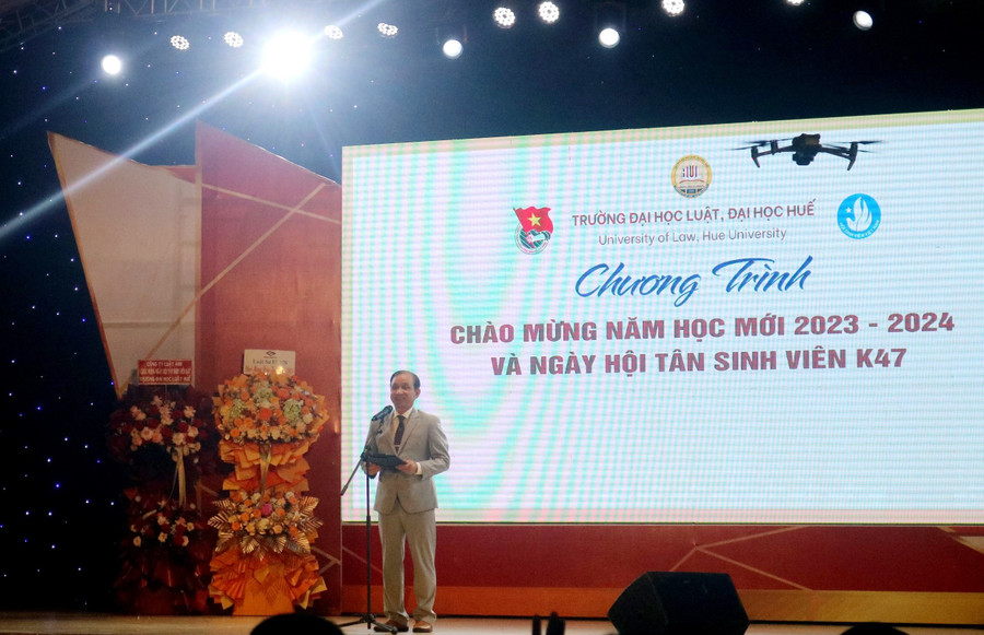 PGS.TS Đoàn Đức Lương - Hiệu trưởng Trường ĐH Luật, ĐH Huế phát biểu tại chương trình. PGS.TS Đoàn Đức Lương - Hiệu trưởng Trường ĐH Luật, ĐH Huế phát biểu tại chương trình.