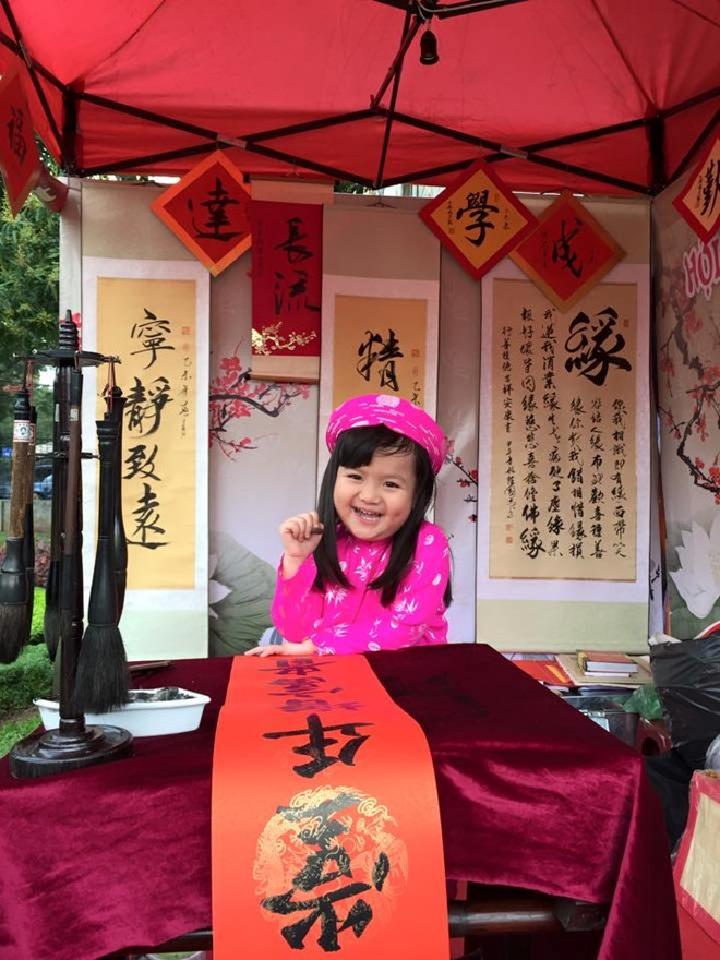 Người Hà Nội rộn ràng đi xin chữ đầu năm - Ảnh 3