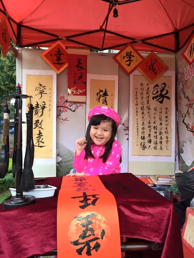 Người Hà Nội rộn ràng đi xin chữ đầu năm - Ảnh 3