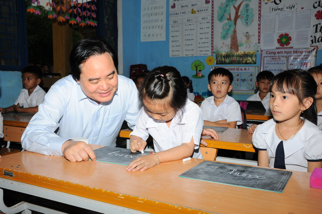 Bộ trưởng vui mừng với nền nếp các lớp học của trường