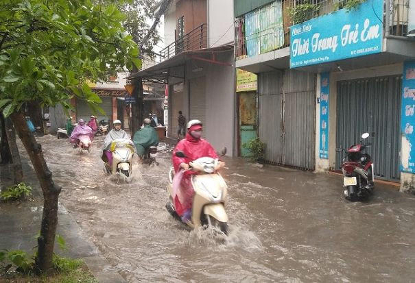 Hôm nay Hà Nội vẫn còn mưa rào và dông (Internet) Hôm nay Hà Nội vẫn còn mưa rào và dông (Internet)