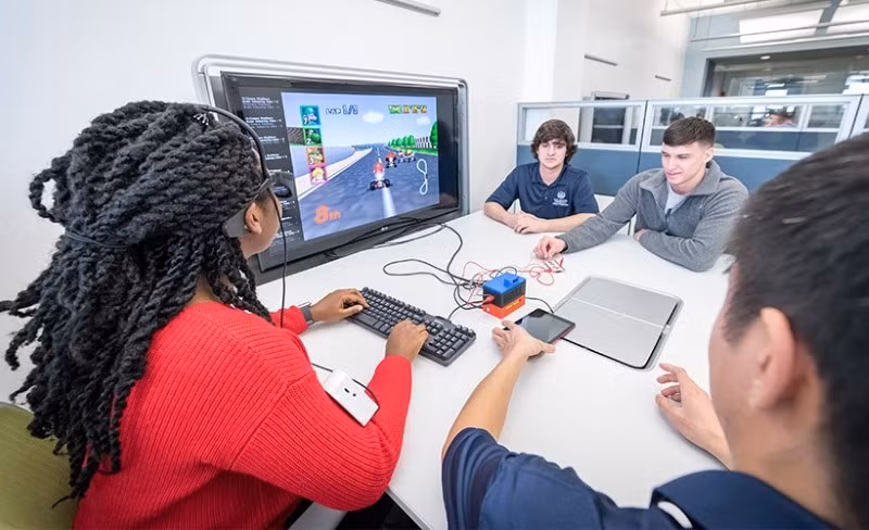 Theo đuổi các nghiên cứu về Kỹ thuật Điện sẽ mở ra cánh cửa cho các ngành như viễn thông, hàng không vũ trụ, truyền thông và phát thanh truyền hình. Ảnh: Villanova