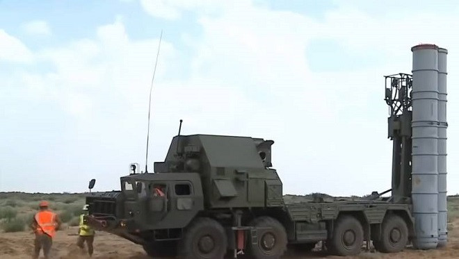 Tổ hợp phòng không S-300 được Nga chuyển tới Syria.