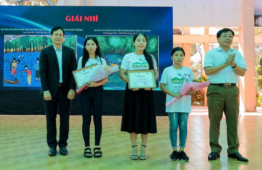 Trao giải cuộc thi vẽ tranh Rừng ngập mặn bảo vệ cuộc sống ảnh 2