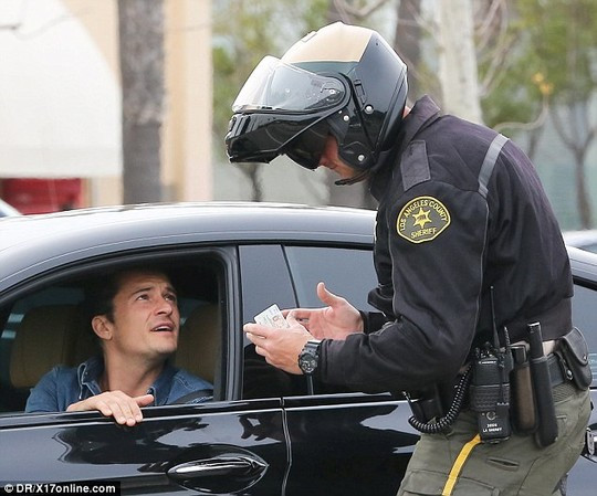 “Cướp biển” Orlando Bloom bị cảnh sát phạt ảnh 4 “Cướp biển” Orlando Bloom bị cảnh sát phạt