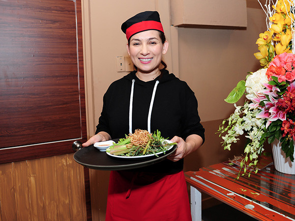 Phi Nhung mở nhà hàng để nuôi 18 đứa con ảnh 4 7-3978-1422580270.jpg