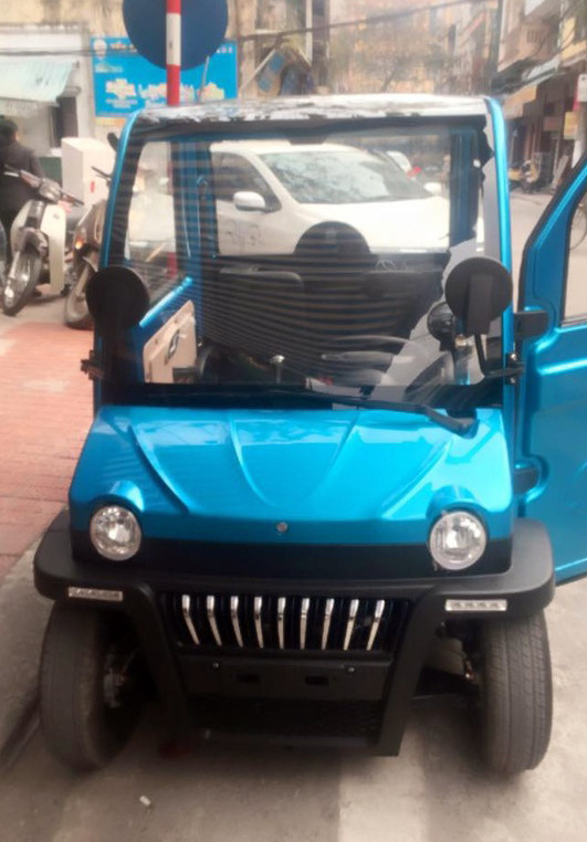 Một mẫu xe điện vừa được nhập khẩu về Hà Nội được giới thiệu trên các trang xã hội