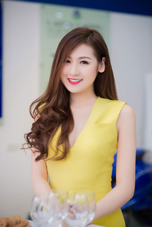 Tú Anh đọ sắc với cô gái có làn da đẹp nhất HHVN ảnh 4