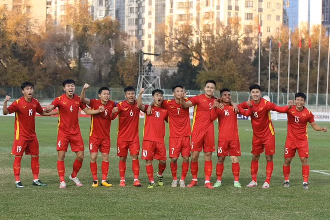 Cầu thủ U23 Việt Nam mừng chiến thắng trước Myanmar.