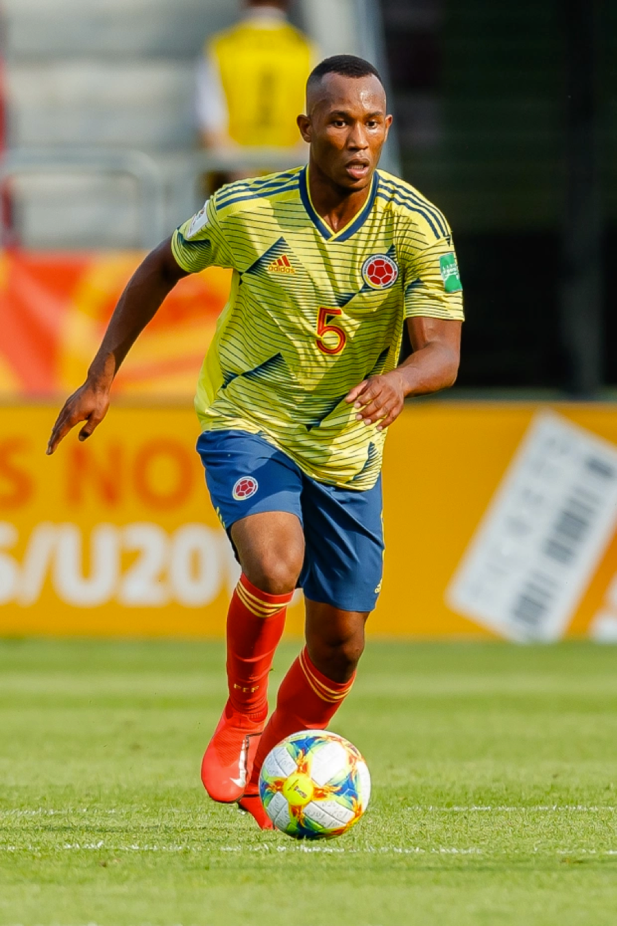 Tiền vệ Andres Balanta không may đột tử trên sân tập. Tiền vệ Andres Balanta không may đột tử trên sân tập.