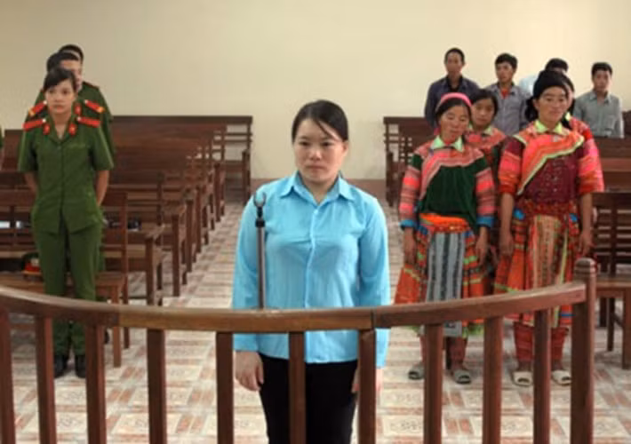 Bị cáo Hoàng Thị Tiên trước tòa.