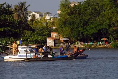 Các thợ lặn tạm ngừng công tác tìm kiếm