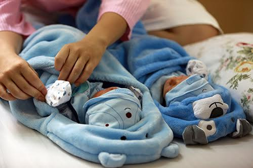 Hạnh phúc nhân đôi của sản phụ ngày Quốc tế Hạnh phúc ảnh 4 hanh phuc nhan doi cua san phu ngay quoc te hanh phuc - 4