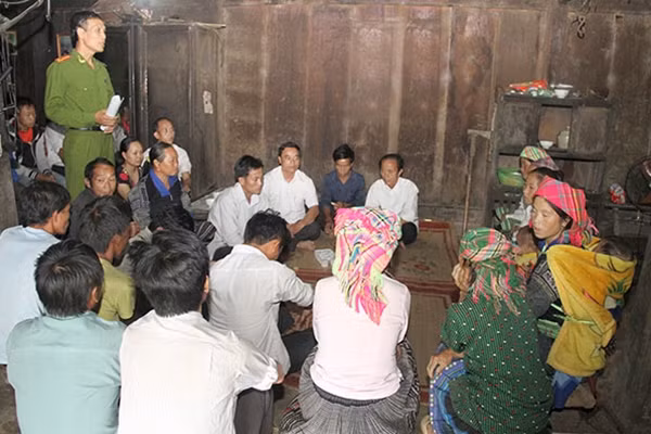 Những già làng, trưởng bản gương mẫu đi đầu bảo vệ an ninh trật tự