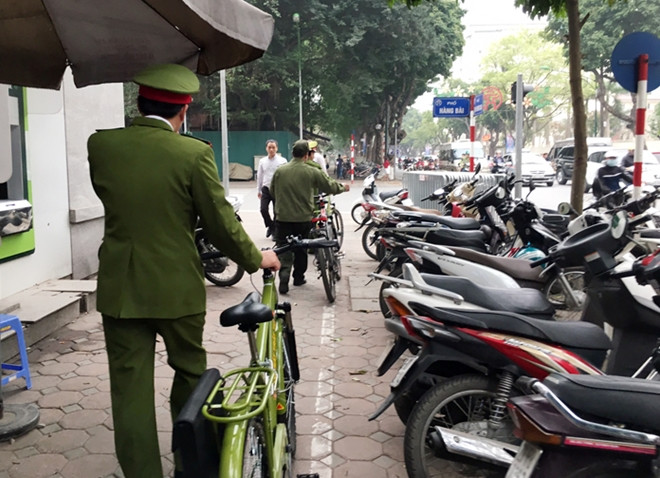 Trở về sau giờ tuần tra. Trở về sau giờ tuần tra.