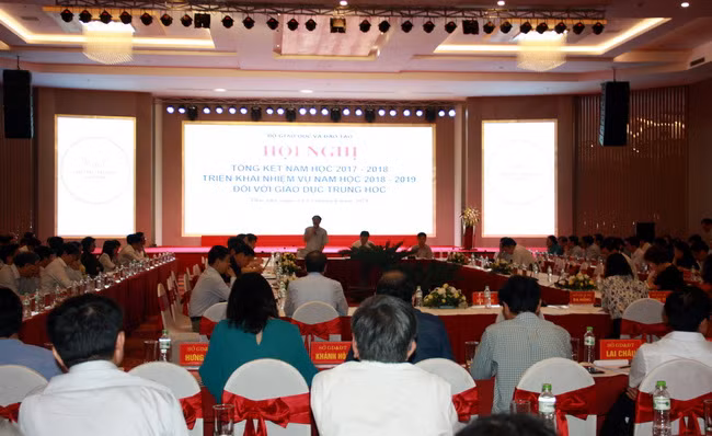 hội nghị tổng kết năm học 2017 – 2018 và triển khai nhiệm vụ năm học 2018 – 2019 đối với Giáo dục Trung học