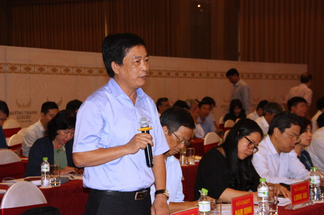 Đại biểu phát biểu tham luận tại hội nghị Đại biểu phát biểu tham luận tại hội nghị