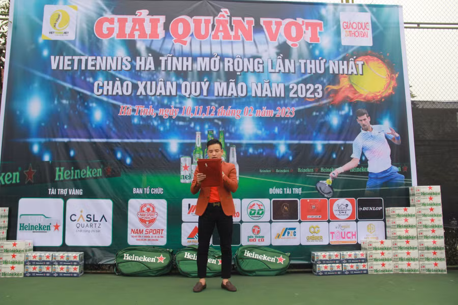 Ông Trương Khánh Nam – trưởng BTC khai mạc buổi lễ (Ảnh: Vũ Long).