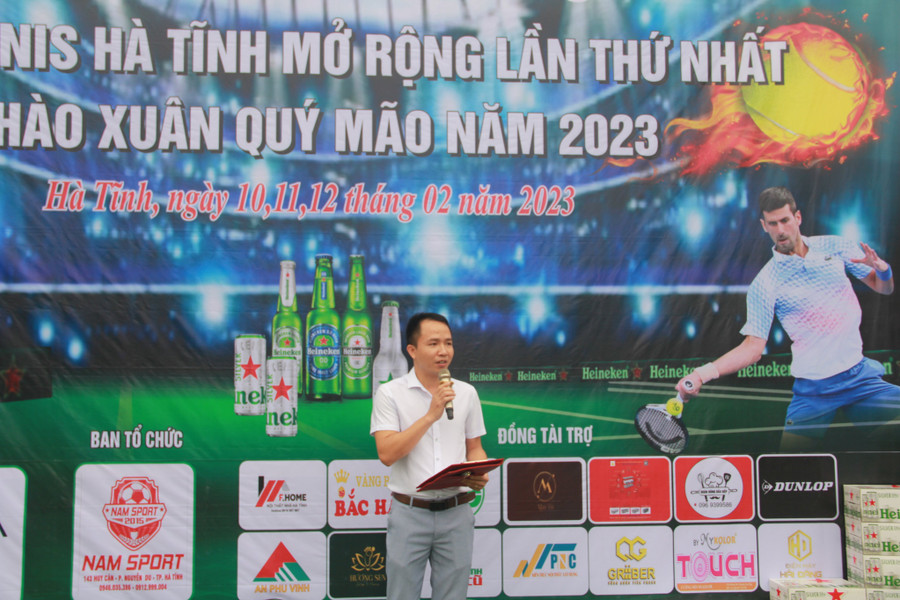 Đại diện nhà tài trợ Tập đoàn CASLA (Ảnh: Vũ Long).