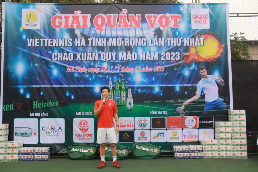 Đại diện VĐV tham dự giải tuyên thệ (Ảnh: Vũ Long).