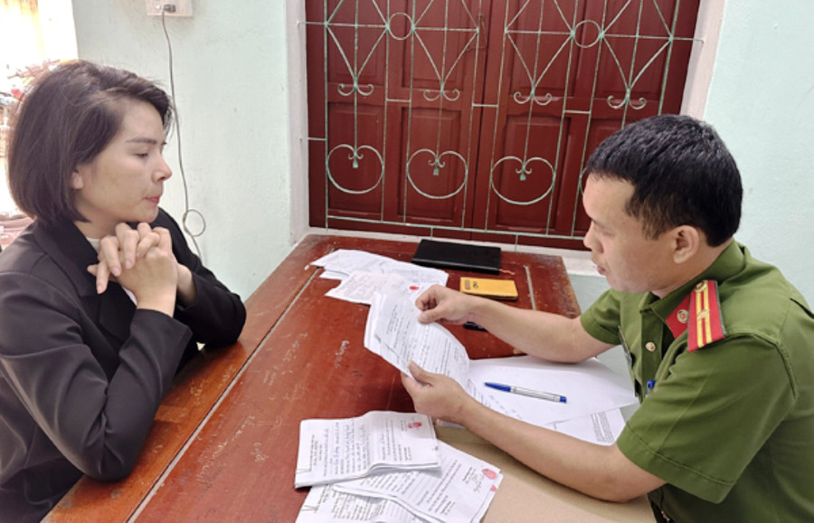 Một bị can ở huyện Quảng Xương (Thanh Hóa) bị công an bắt giữ vì liên quan đến hoạt động 'tín dụng đen'. Ảnh: Công an cung cấp Một bị can ở huyện Quảng Xương (Thanh Hóa) bị công an bắt giữ vì liên quan đến hoạt động 'tín dụng đen'. Ảnh: Công an cung cấp