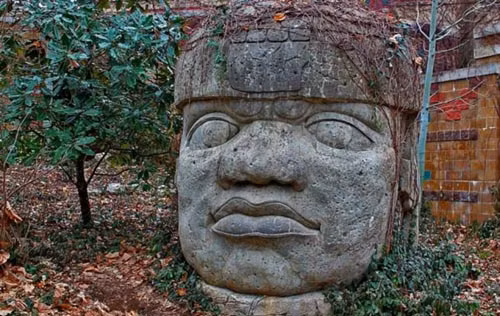 Đầu đá của người Olmec. Nguồn: BigStockPhoto 1_1420794409.jpg
