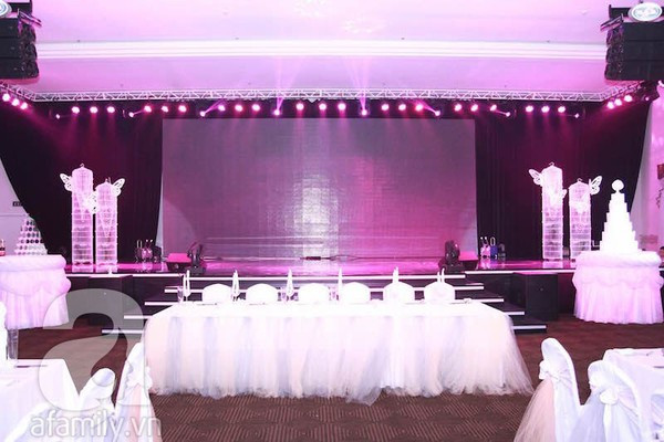 Cận cảnh tiệc cưới lãng mạn của Lê Thúy 7